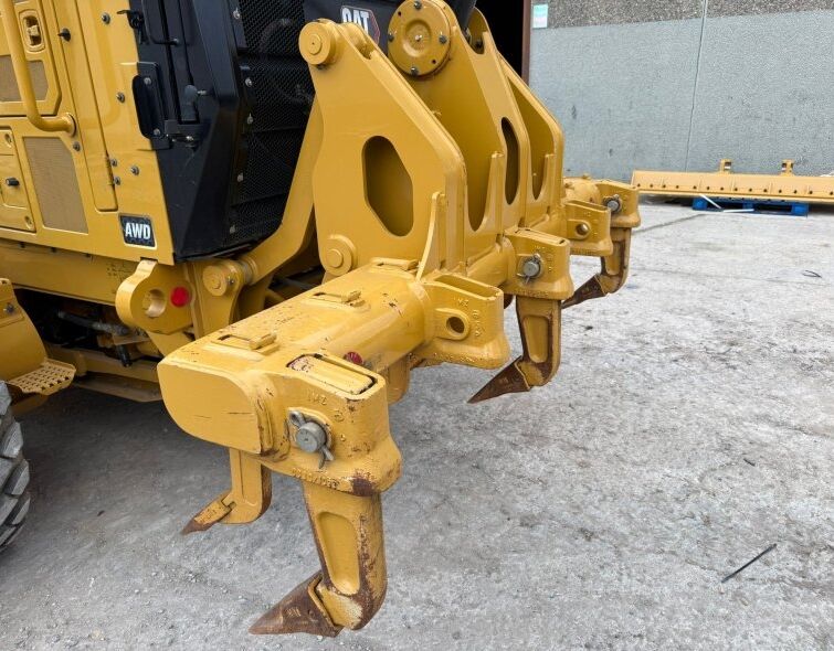 CATERPILLAR  140 AWD ***IMPECCABLE***